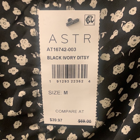 Long Sleeve Cropped Top - Picture 5 of 5